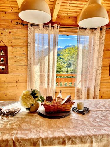 Charming family Chalet for 8 people, with private Hot Tub