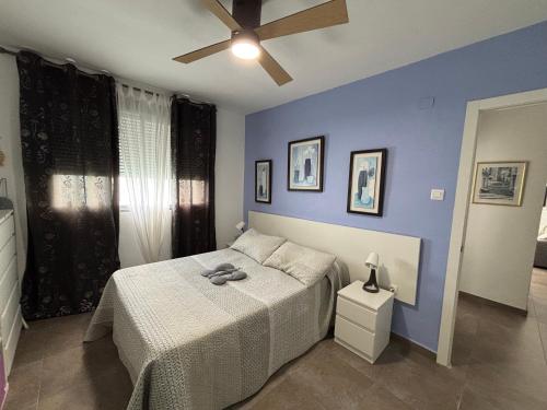 A bed or beds in a room at Faro de Cullera I