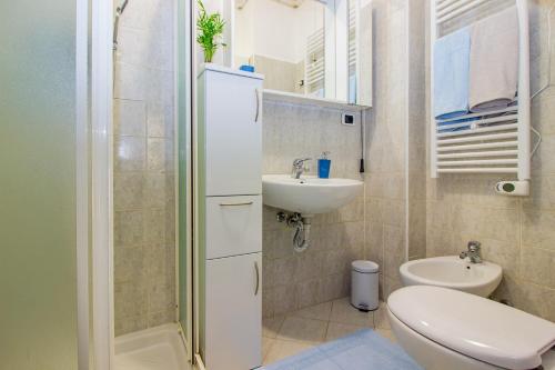 a bathroom with a toilet and a sink and a shower at Casa Aurora in Sassari