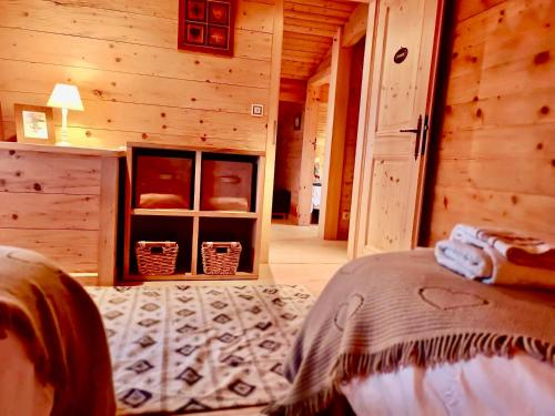 Ένα ή περισσότερα κρεβάτια σε δωμάτιο στο Charming family Chalet for 8 people, with private Hot Tub