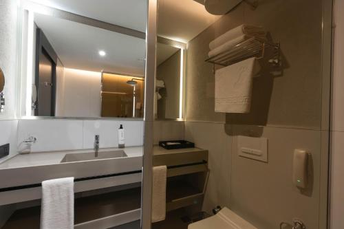 Imagen de la galería de DDK Collection Hotel, en Duhok