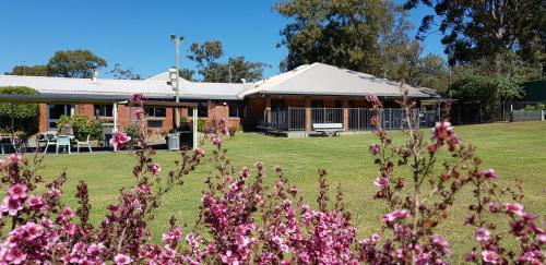 Κήπος έξω από το CATALINA Lake-front RETREAT