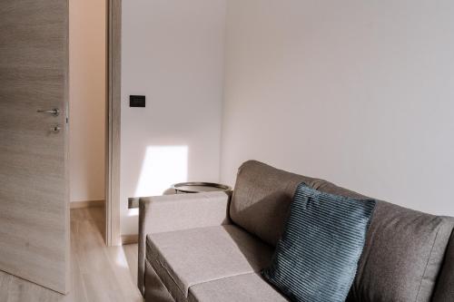 a living room with a couch and a mirror at La Faustina Aosta in Aosta