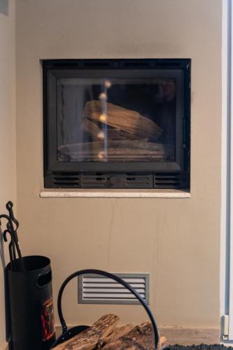a fire in a fireplace in a living room at Το σπίτι στο χωριό in Tríkala