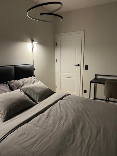 Ένα ή περισσότερα κρεβάτια σε δωμάτιο στο Apartament NP