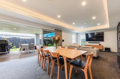 a living room with a wooden table and chairs at 39Carmine Five Star 4-bedroom Holiday Home in Appleby