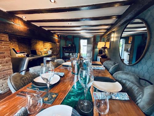 Χώρος καθιστικού στο The Foremans House, With Hot Tub, A luxurious Historical pre 16th Century Grade II Listed House, location Essex in a picturesque Village, Country Pub In walking Distance