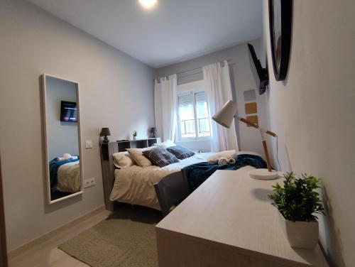 Postel nebo postele na pokoji v ubytování Cozy Apartment in the heart of Madrid