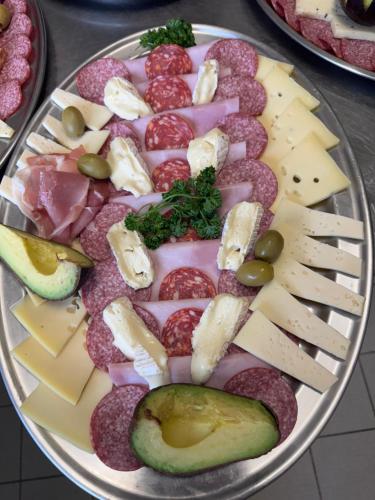 ホテルの敷地内または近くでの食事または食べ物