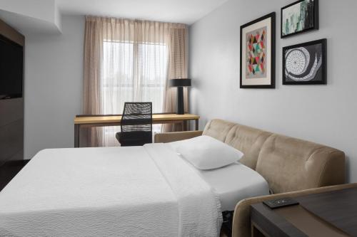 Кровать или кровати в номере Residence Inn Fort Worth Cultural District