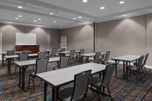 Бизнес-центр и/или конференц-зал в Residence Inn Fort Worth Cultural District