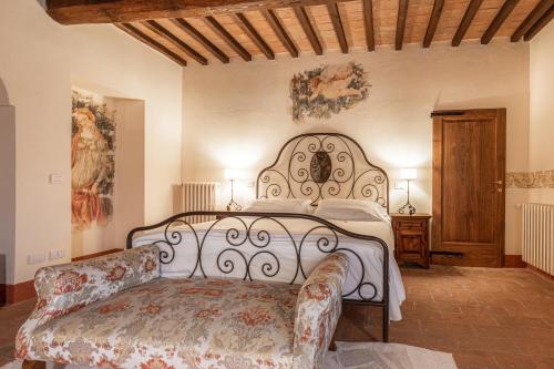 a bedroom with a bed and a couch at Palazzo Brandano Hotel in Petroio