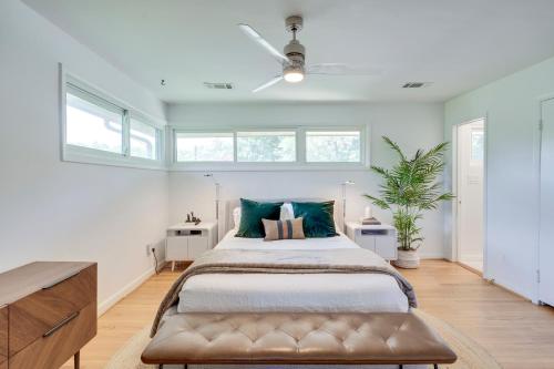 En eller flere senge i et værelse på An Urban Oasis Retreat in DC