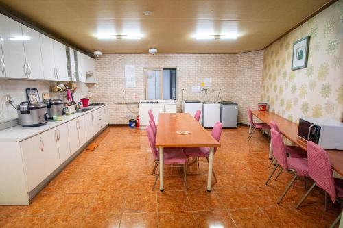 Kuchyň nebo kuchyňský kout v ubytování Jangwon Livingtel & Guesthouse