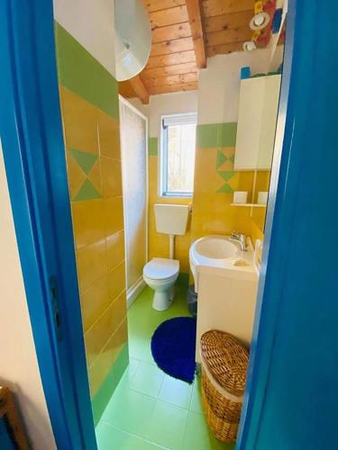 a bathroom with a toilet and a sink at Casetta San Giovanni in Pizzo