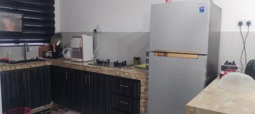 Una cocina o zona de cocina en Homestay Farrell Seremban