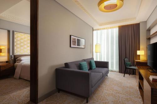 En eller flere senge i et værelse på Sheraton Astana Hotel