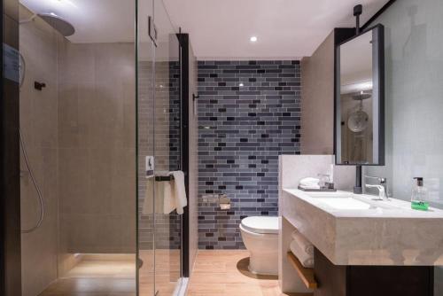Un baño de Fairfield by Marriott Guangzhou Tianhe Park