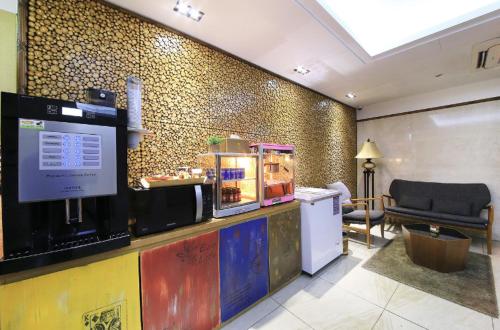 a food counter in a restaurant with a waiting room at Shampoo Hotel Incheon in Incheon