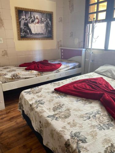 Ένα ή περισσότερα κρεβάτια σε δωμάτιο στο Chalé Dona Jandira