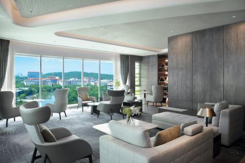 Χώρος καθιστικού στο Crowne Plaza Wuhan Optics Valley by IHG