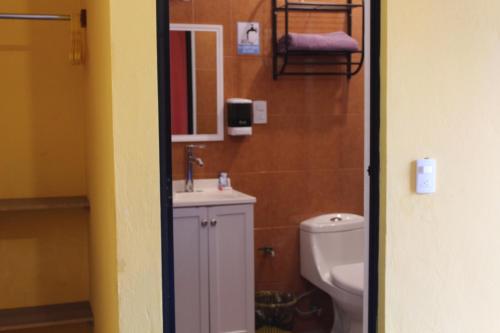 a bathroom with a toilet and a sink at El Rincón Preferido in Papantla de Olarte