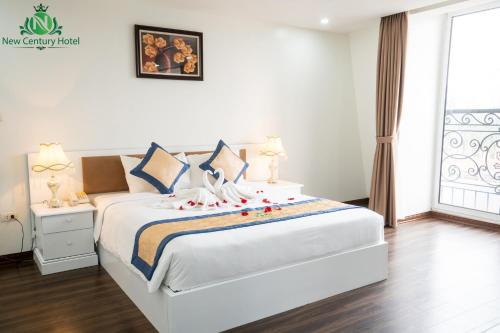 Ένα ή περισσότερα κρεβάτια σε δωμάτιο στο New Century Hotel