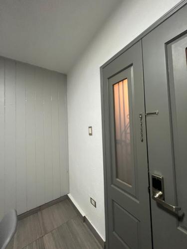an empty room with a door and a window at San Felipe Excelente ubicacion in Chihuahua