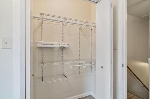 Φωτογραφία από το άλμπουμ του USNA Home In Downtown Annapolis σε Αννάπολις