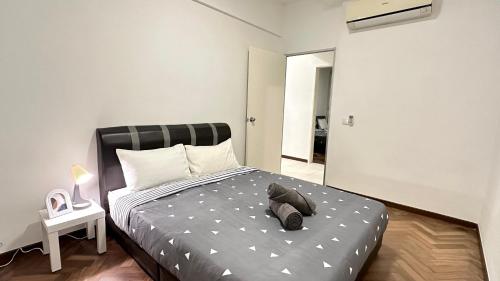 a bedroom with a bed with a stuffed animal on it at LM HomeyC 3BR Family Suite for 4-14 Pax with Nexflix & Coway Water Purifier in Tanjong Tokong