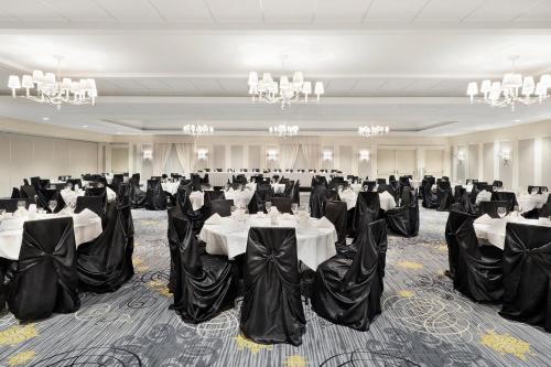Restaurace v ubytování Sheraton Cavalier Saskatoon Hotel