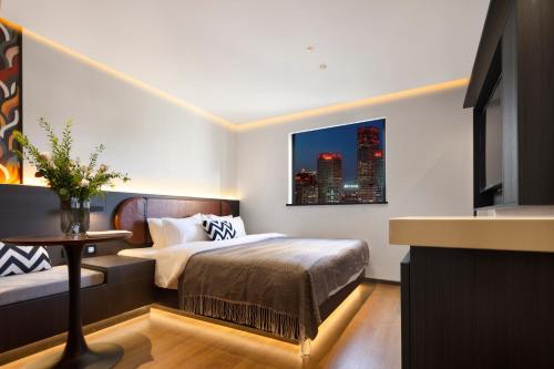 Una televisión o centro de entretenimiento en Mcsrh Hotel-Xi`an Zhonggulou