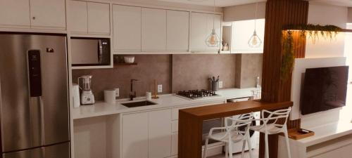 Küche/Küchenzeile in der Unterkunft Apartamento em Laguna SC