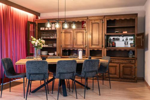 Fotografie z fotogalerie ubytování Ferienhaus Rosenheim I Billiard I Garden v destinaci Rosenheim