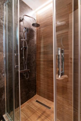 Luxury Boutique Suite w Balcony 5 min Metro
