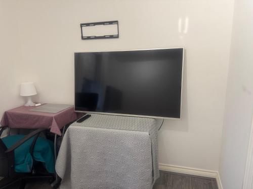 TV/Unterhaltungsangebot in der Unterkunft Basildon, private room in a flat