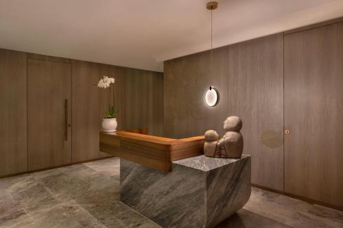a lobby with a statue sitting on a counter at Navi Mumbai Marriott in Navi Mumbai