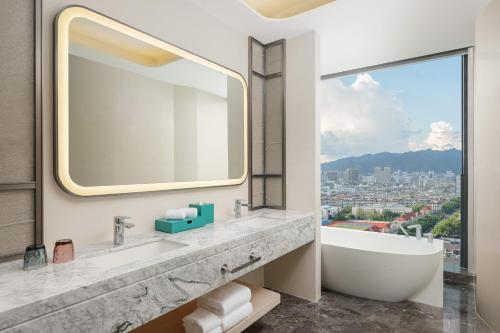 Ένα μπάνιο στο Lishui Marriott Hotel