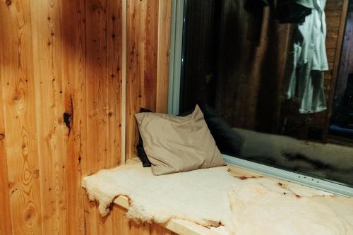 a pillow is sitting on a window sill at Domki na Widoku in Lubomierz