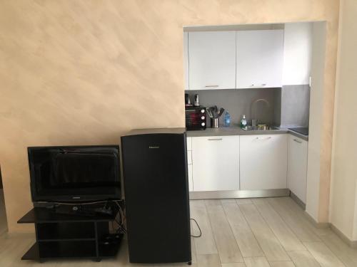 Dapur atau dapur kecil di Lovely 2 room apartment with small garden