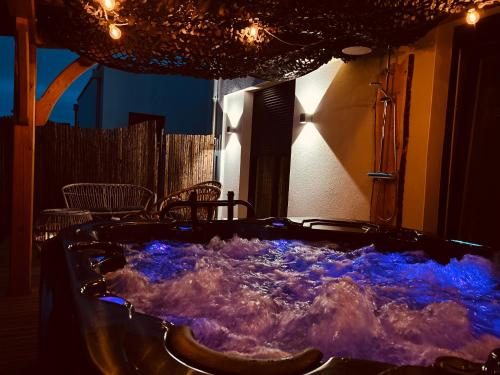 Pura Vida Spa - gîte avec spa extérieur couvert