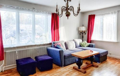 Ein Sitzbereich in der Unterkunft Cozy Home In Vittsjö With Wifi