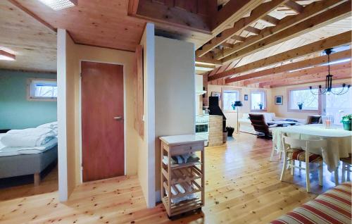 Ein Bett oder Betten in einem Zimmer der Unterkunft 2 Bedroom Lovely Home In Klippan
