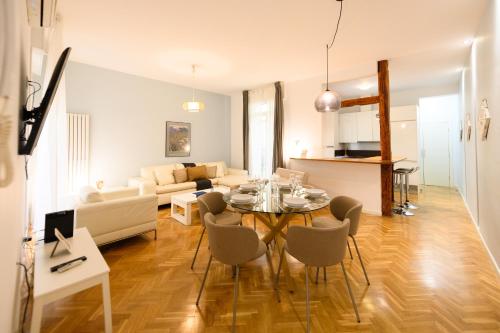 For You Rentals Elegante vivienda de 3 habitaciones en el centro de Madrid Temporal PSM92