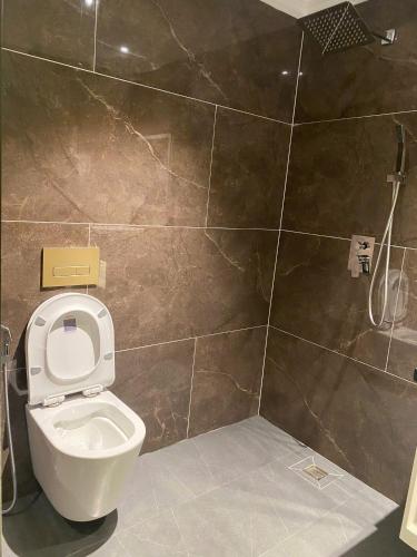 a bathroom with a toilet and a shower at Royal Hotel Trâu Quỳ in Thạch Cầu