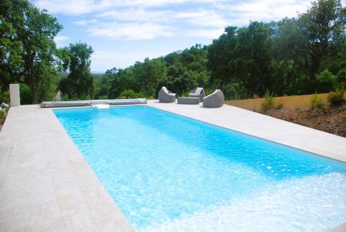 Villa L'Argentière pour 6 personnes avec piscine et vue dégagée à La Londe-Les-Maures