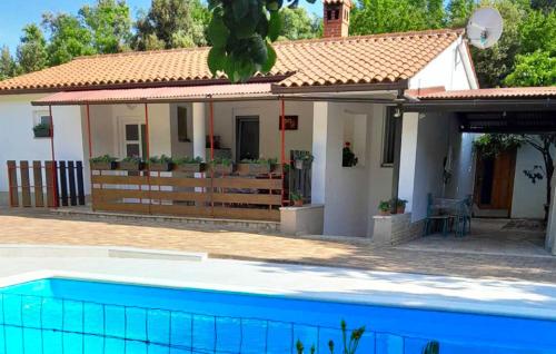 Beautiful Casa Ivana with pool in Pula