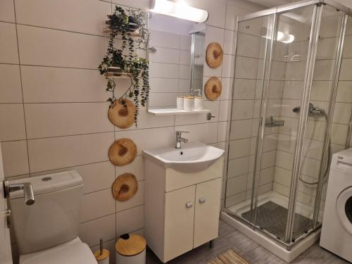 AIOLOU st - 2 BDR APT - NetFlix