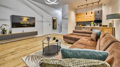 a living room with a couch and a table at Źródło Izery przy gondoli VIP Sauna, Siłownia, Bawialnia by Royal Aparts in Świeradów-Zdrój