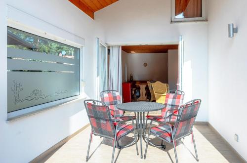a dining room with a table and chairs at Ferienhaus MöwenNest mit Garten und Kamin in Silz
